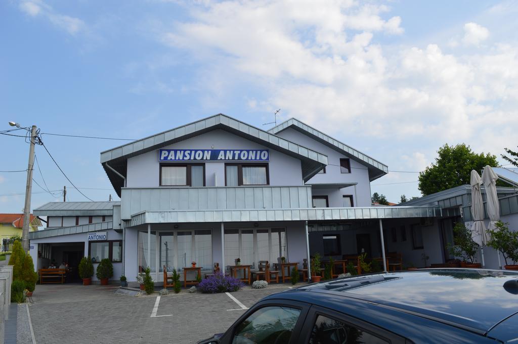 Bed and Breakfast Pansion Antonio Славонски-Брод Экстерьер фото