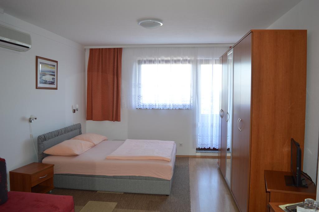 Bed and Breakfast Pansion Antonio Славонски-Брод Экстерьер фото