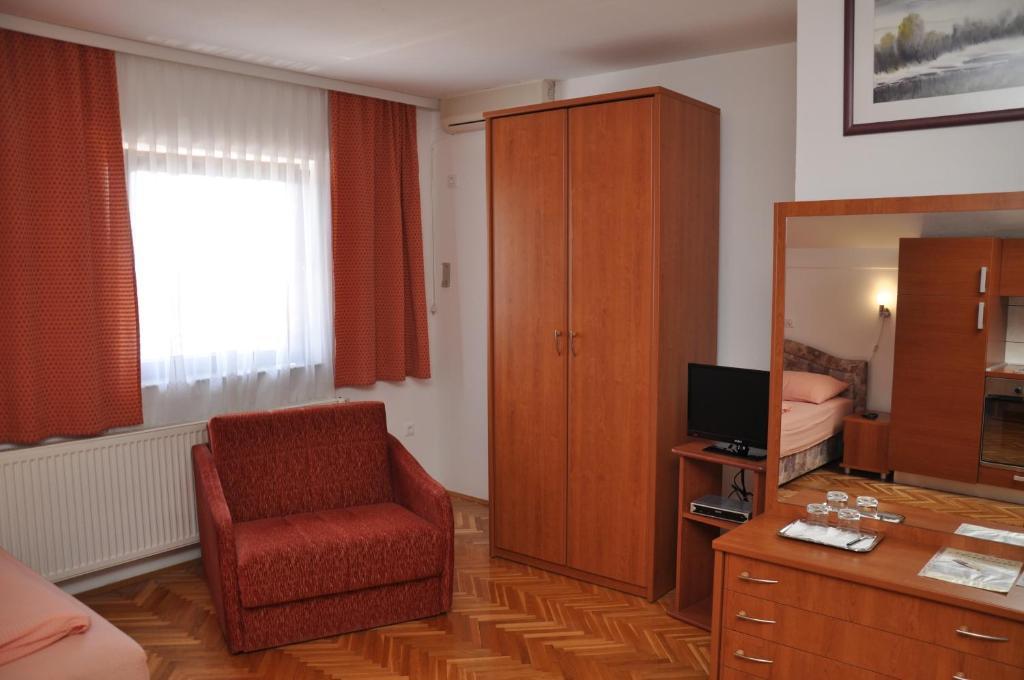 Bed and Breakfast Pansion Antonio Славонски-Брод Экстерьер фото