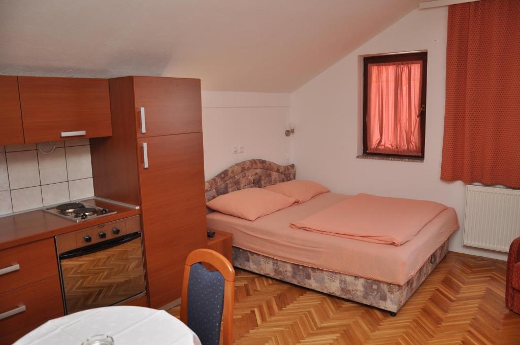 Bed and Breakfast Pansion Antonio Славонски-Брод Экстерьер фото