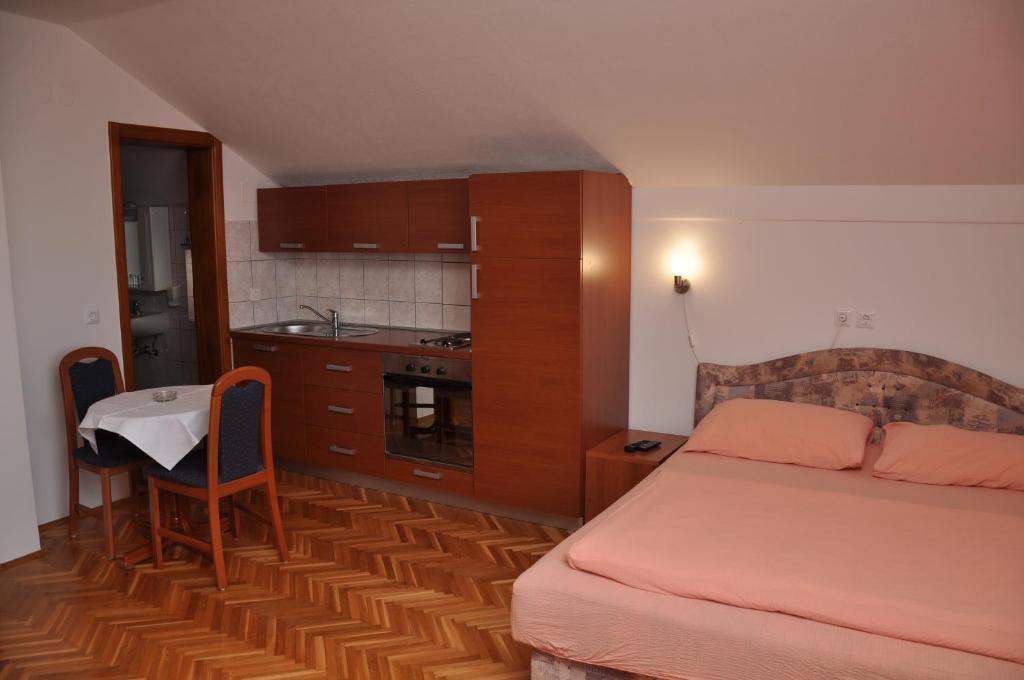 Bed and Breakfast Pansion Antonio Славонски-Брод Экстерьер фото