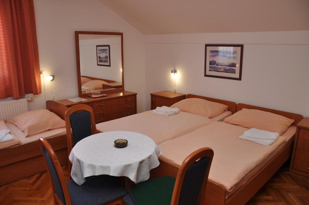Bed and Breakfast Pansion Antonio Славонски-Брод Экстерьер фото