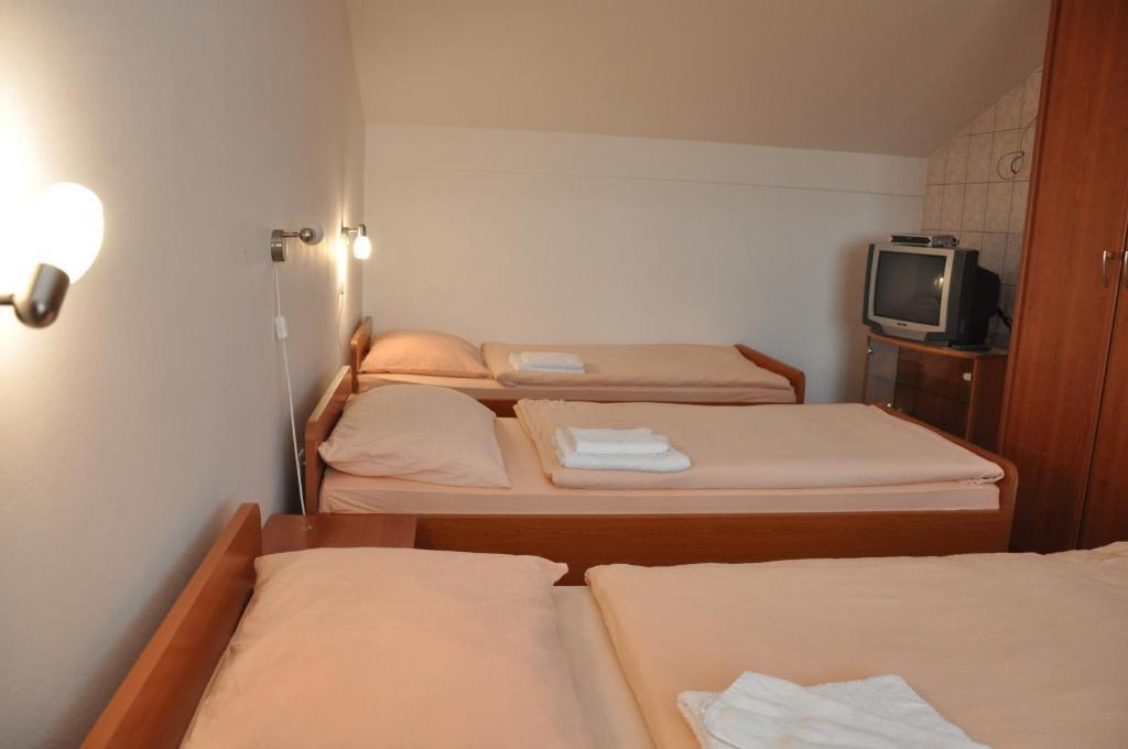 Bed and Breakfast Pansion Antonio Славонски-Брод Экстерьер фото