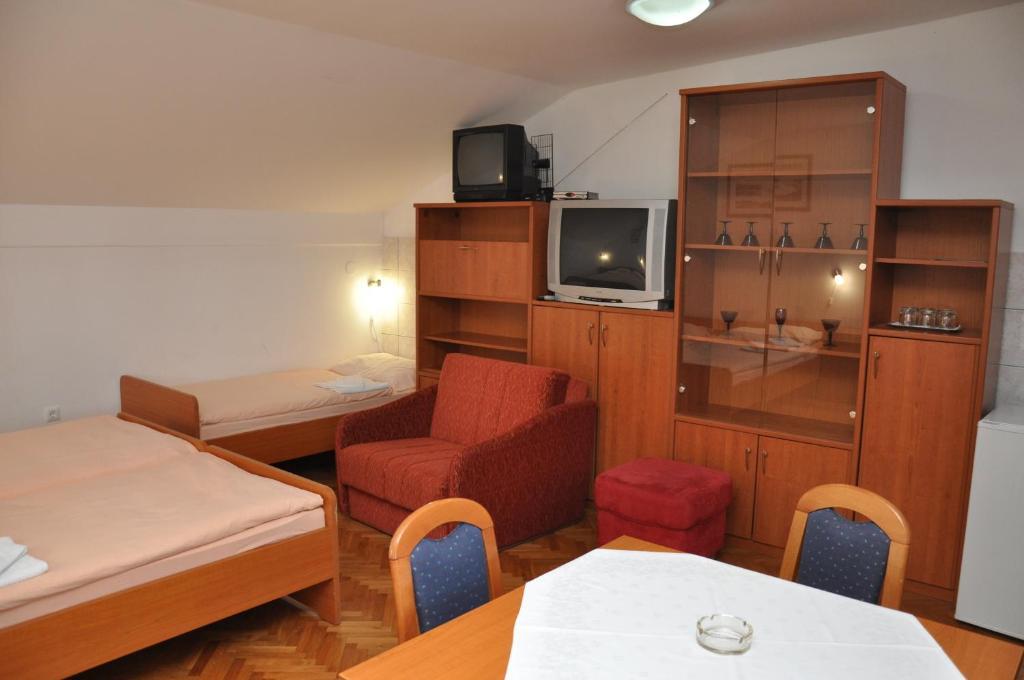 Bed and Breakfast Pansion Antonio Славонски-Брод Экстерьер фото