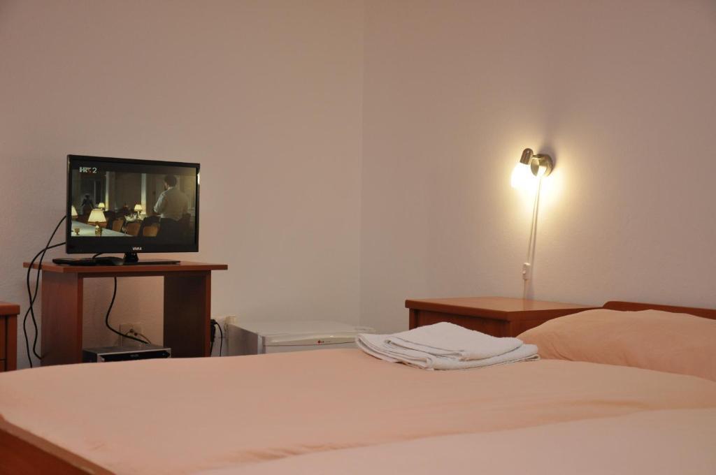 Bed and Breakfast Pansion Antonio Славонски-Брод Экстерьер фото