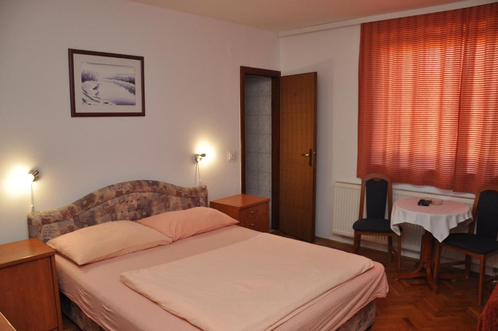 Bed and Breakfast Pansion Antonio Славонски-Брод Экстерьер фото