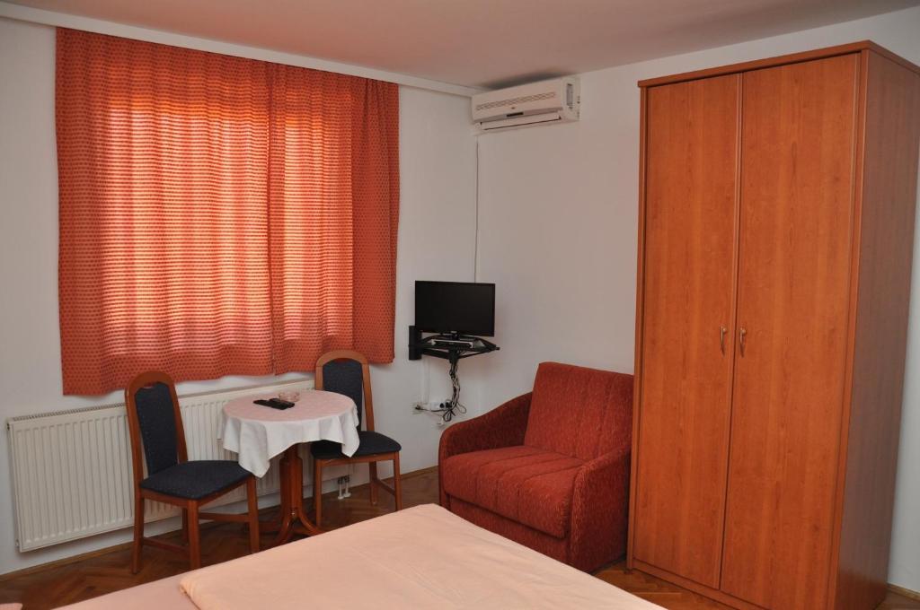 Bed and Breakfast Pansion Antonio Славонски-Брод Экстерьер фото