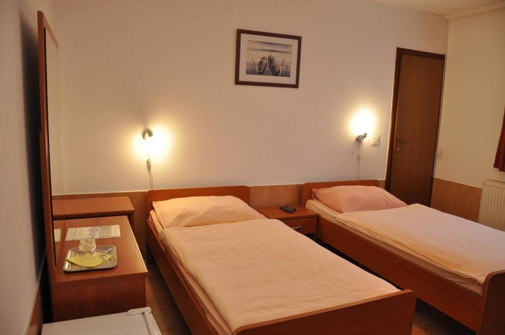 Bed and Breakfast Pansion Antonio Славонски-Брод Экстерьер фото